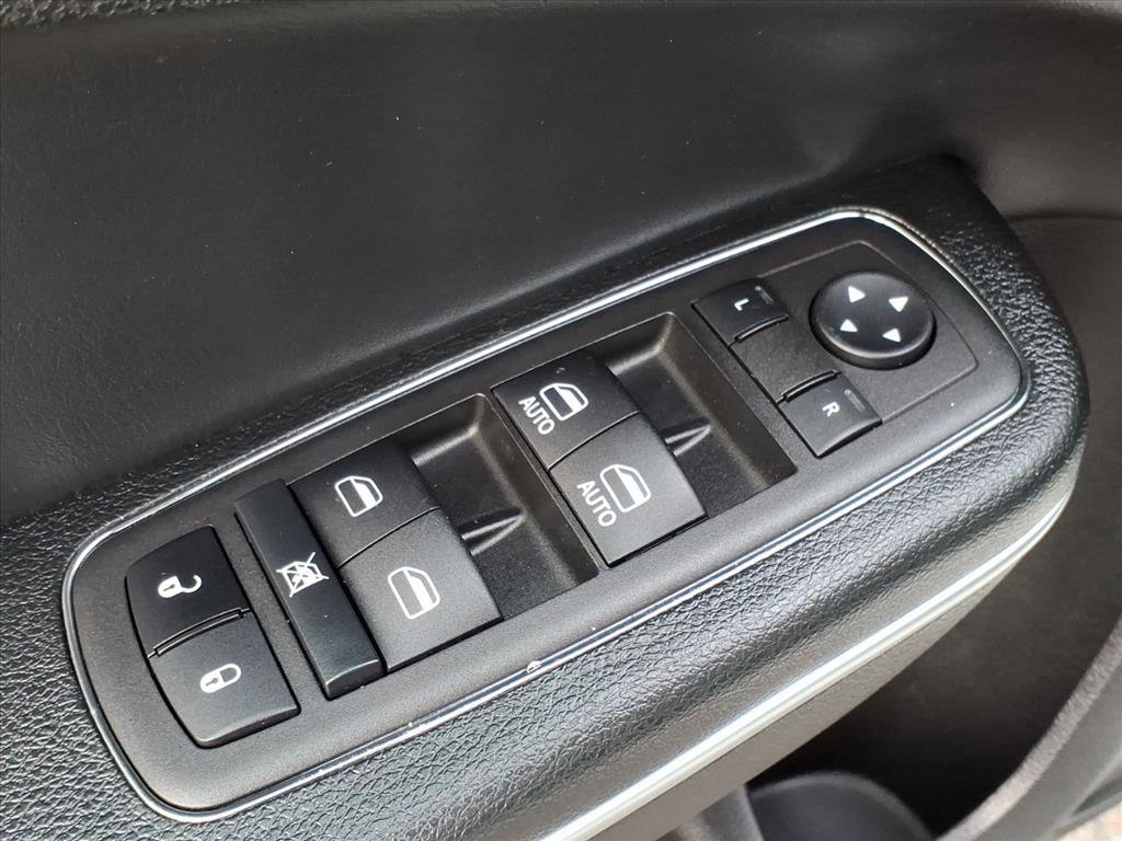 Used 2023 Chrysler 300 S image 12