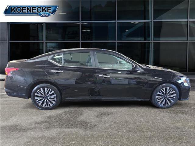Used 2023 Nissan Altima 2.5 SV image 2