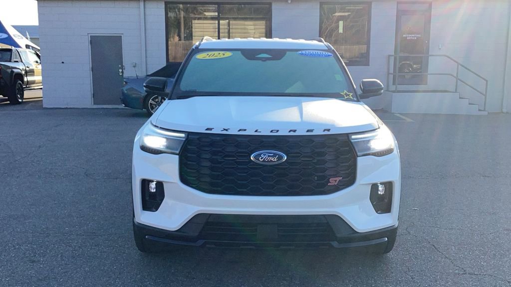 Certified 2025 Ford Explorer ST image 2