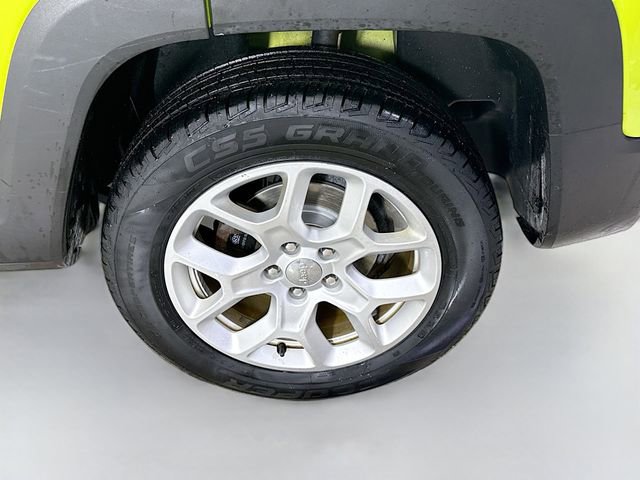 Used 2017 Jeep Renegade Latitude w/ Cold Weather Group image 29