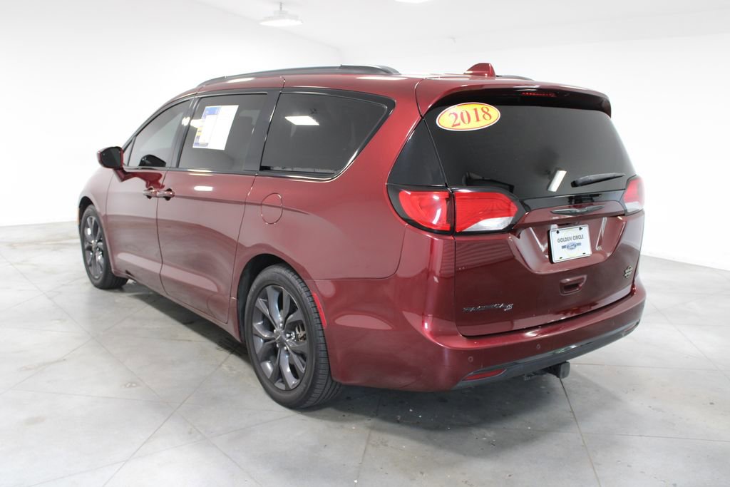 Used 2018 Chrysler Pacifica Touring-L w/ Premium Audio Group FWD image 8