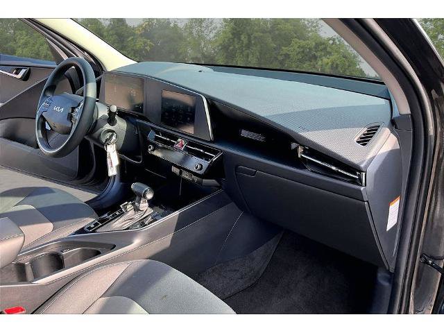 Used 2025 Kia Niro LX FWD image 22