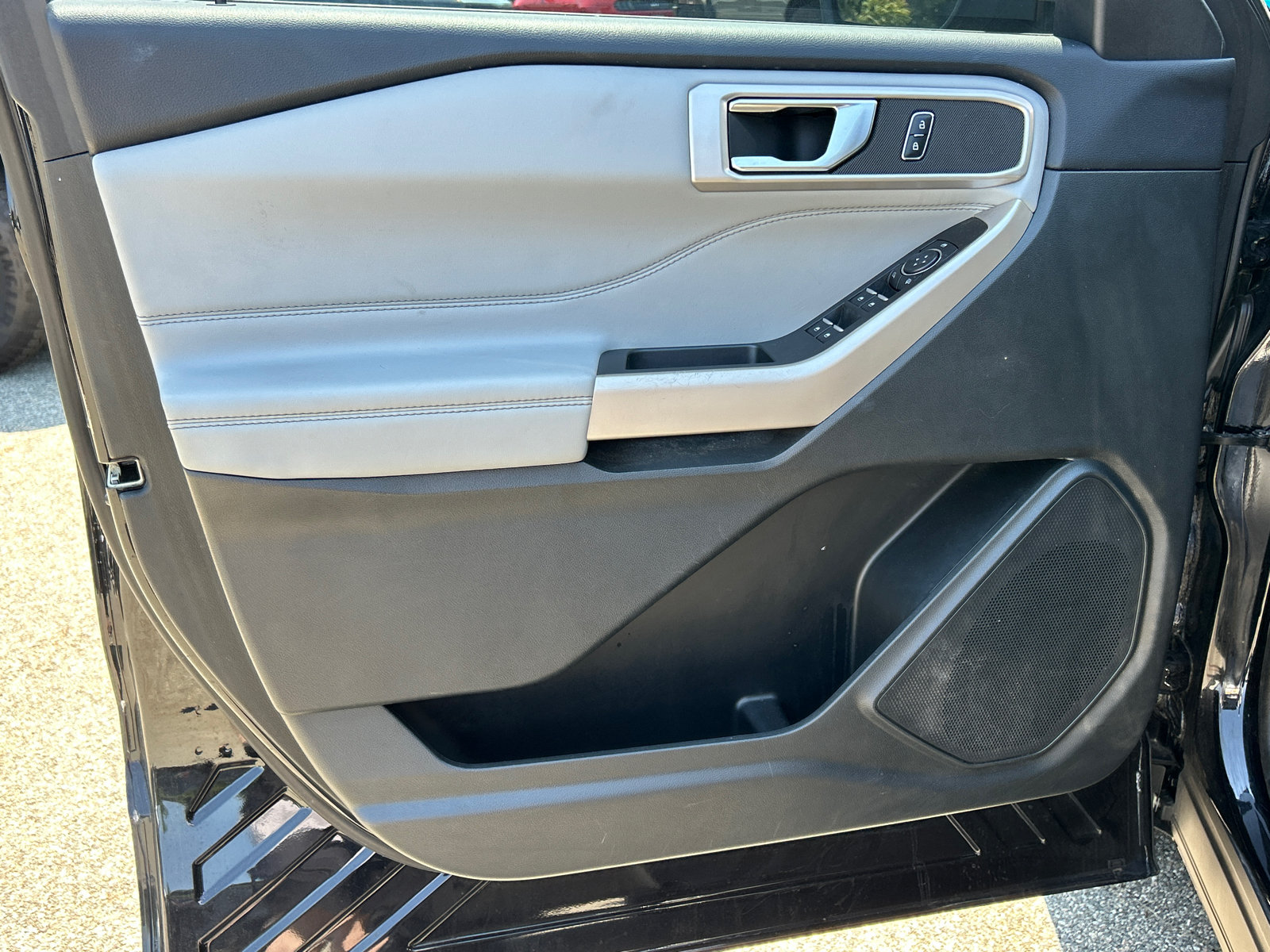 Certified 2023 Ford Explorer XLT w/ Equipment Group 202A AWD/4WD image 9