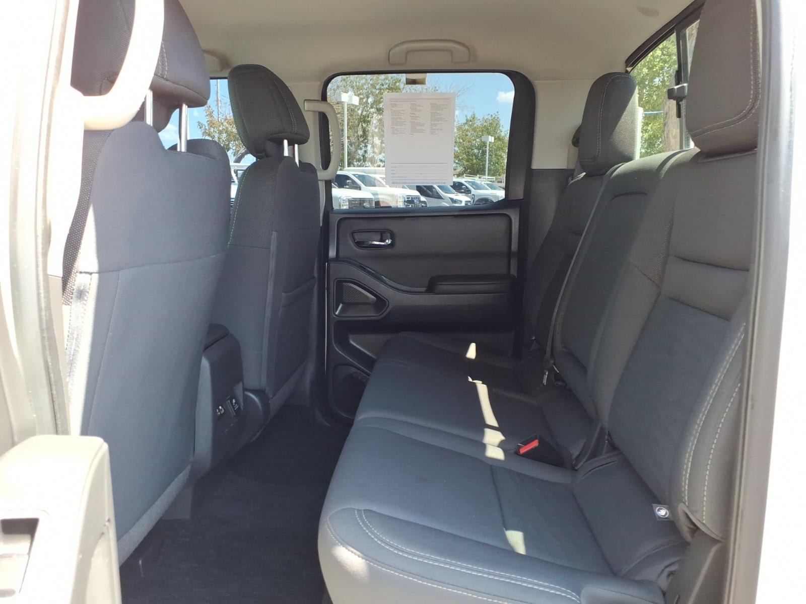 Used 2024 Nissan Frontier SV w/ SV Convenience Package RWD image 17