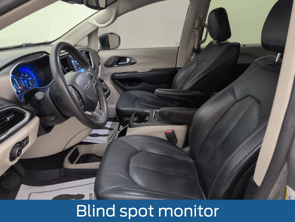 Used 2022 Chrysler Pacifica Touring-L FWD image 4