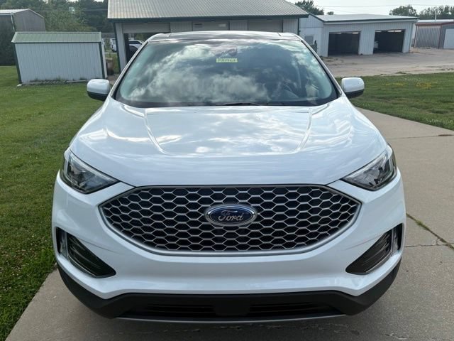 Certified 2024 Ford Edge SEL w/ Convenience Package AWD/4WD image 2