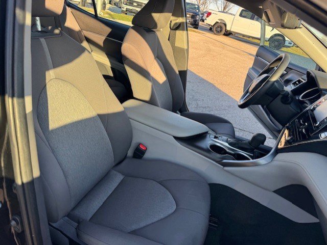 Used 2022 Toyota Camry LE FWD image 29