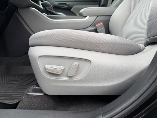 Used 2023 Toyota Highlander LE FWD image 10