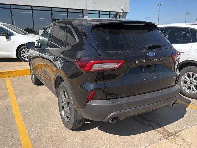 Certified 2025 Ford Escape ST-Line Select AWD/4WD image 3