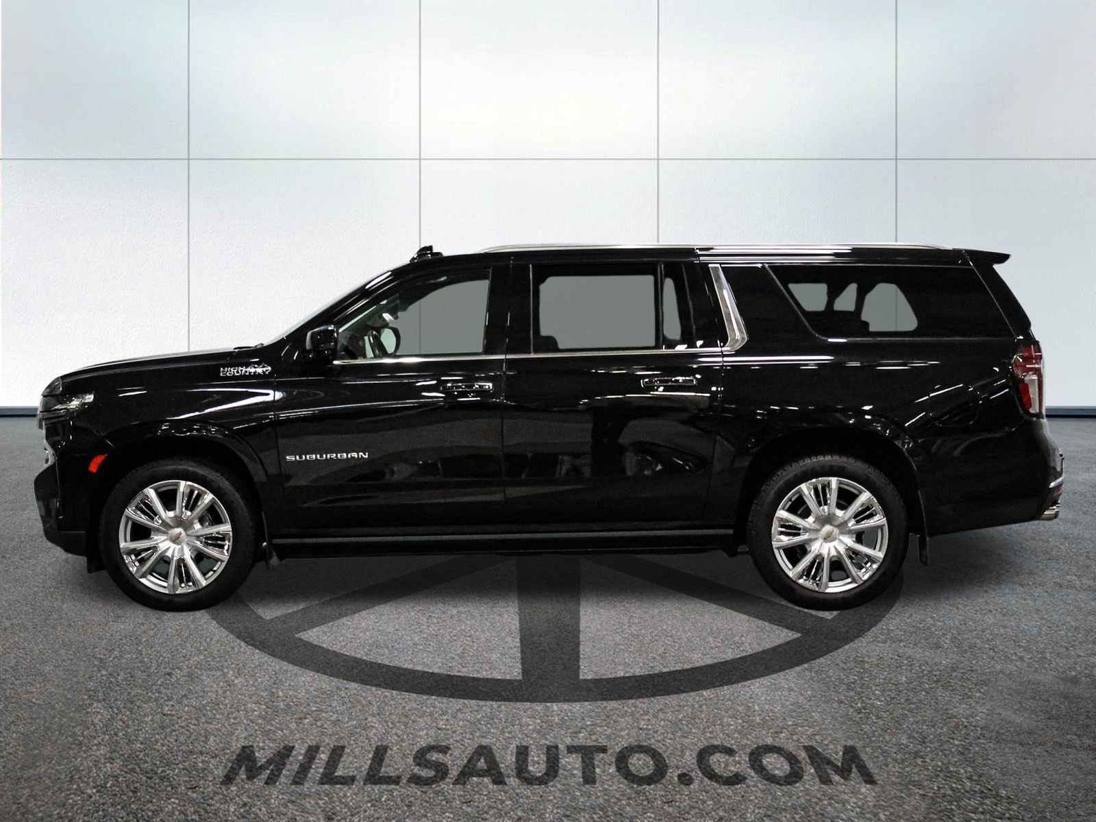 Used 2022 Chevrolet Suburban High Country AWD/4WD image 3