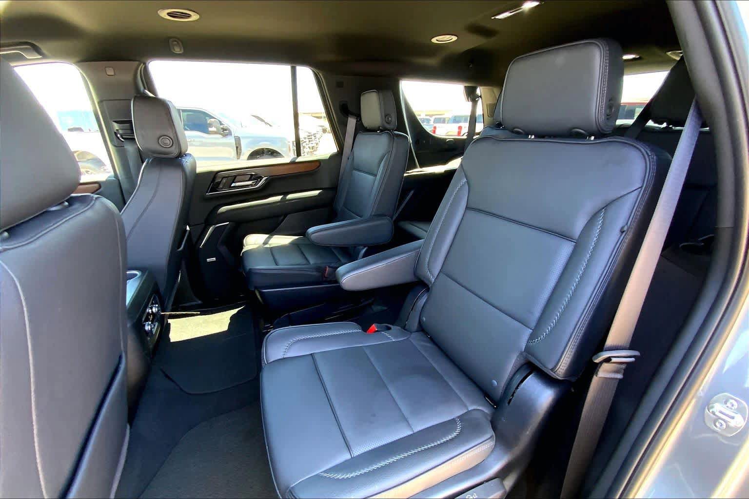 Used 2025 GMC Yukon Denali AWD/4WD image 21