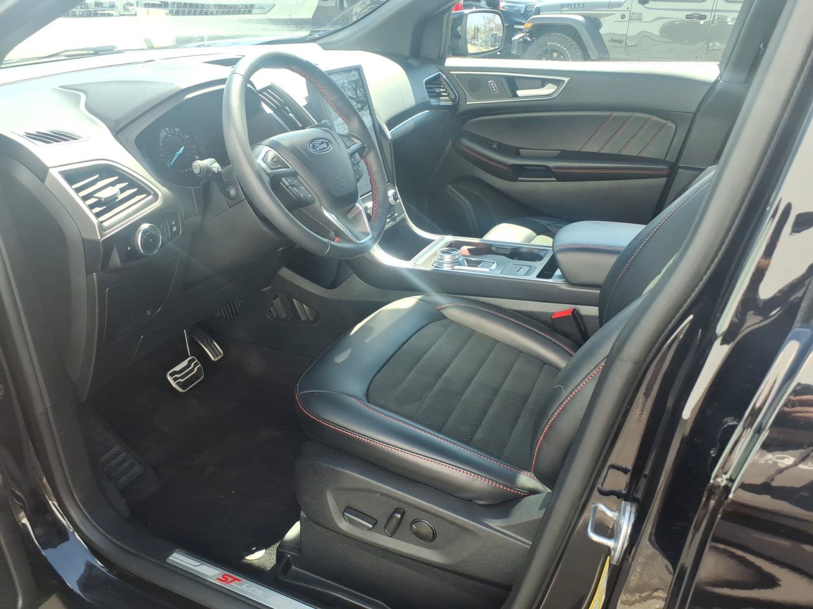 Certified 2024 Ford Edge ST-Line AWD/4WD image 12