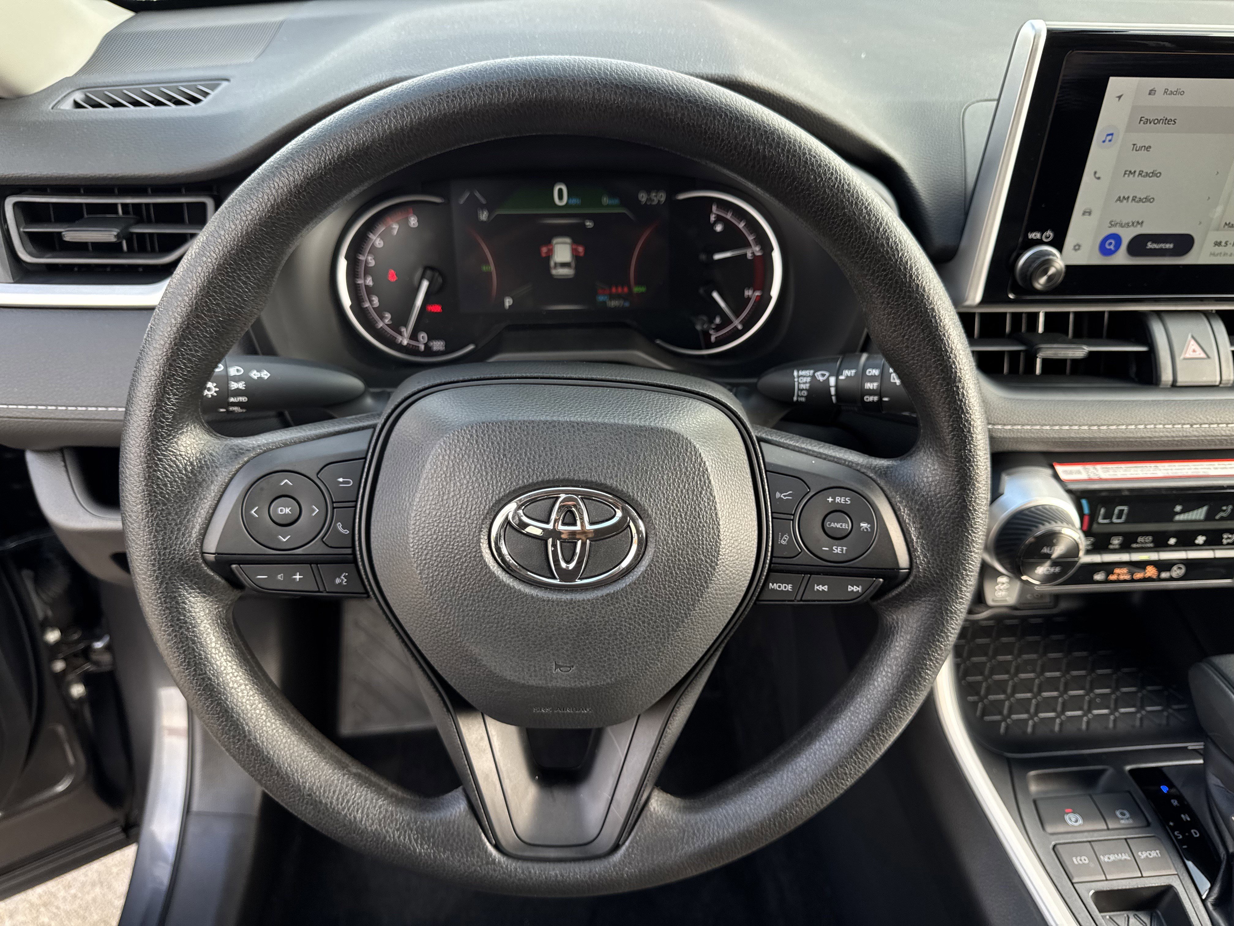 Used 2025 Toyota RAV4 XLE image 17