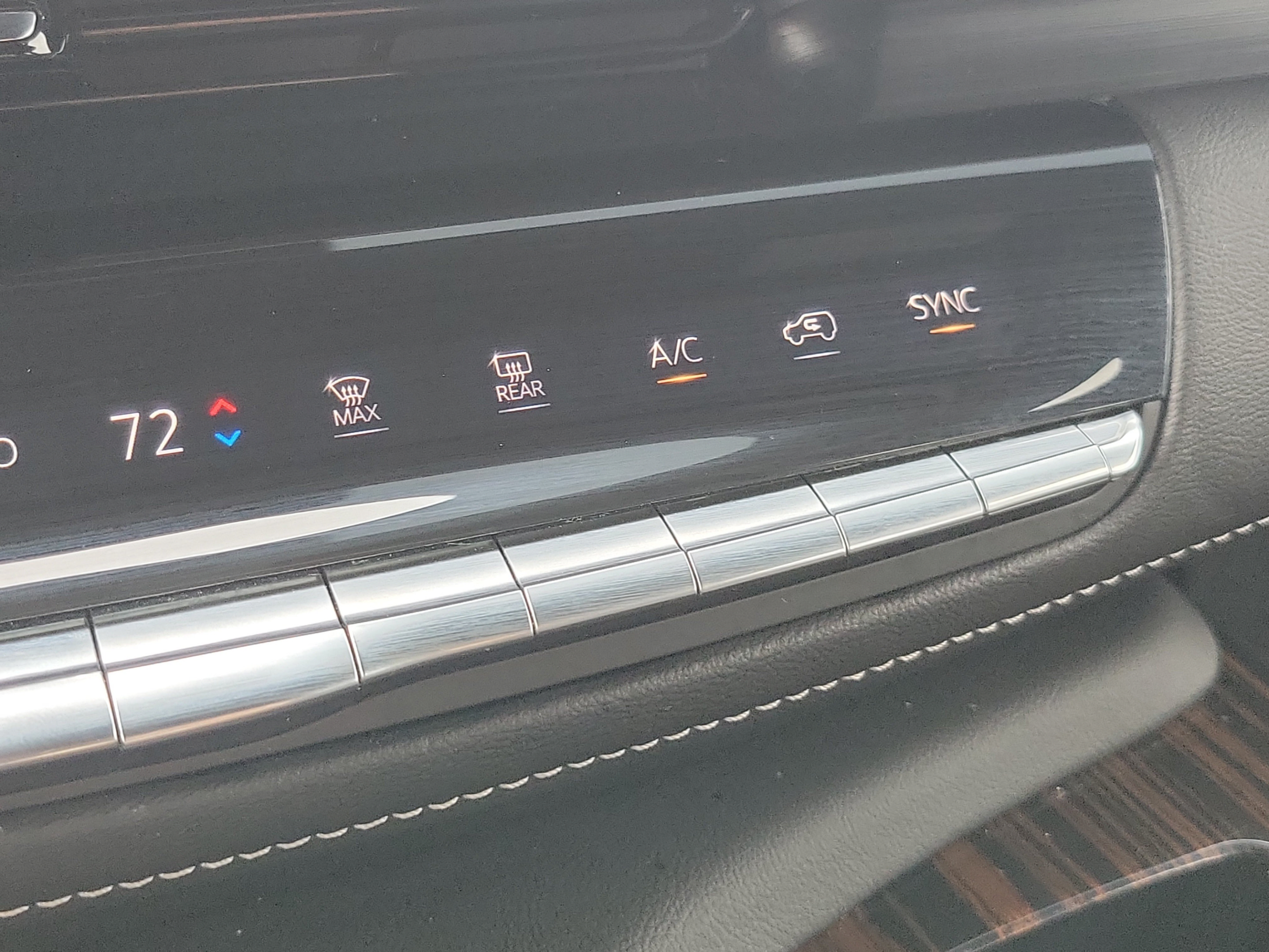 Used 2024 Cadillac Escalade Luxury w/ LPO, Floor Liner Package AWD/4WD image 29
