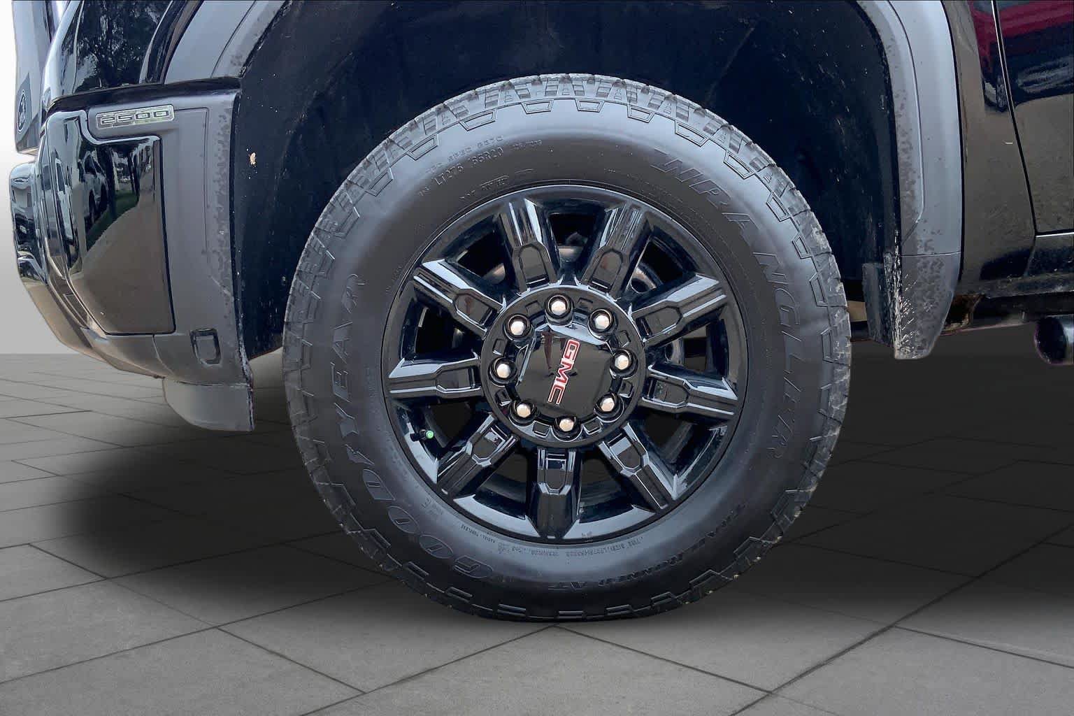 Used 2025 GMC Sierra 2500 AT4 AWD/4WD image 11