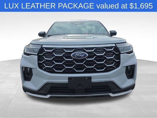 Certified 2025 Ford Explorer Platinum w/ LUX Leather Package AWD/4WD image 3