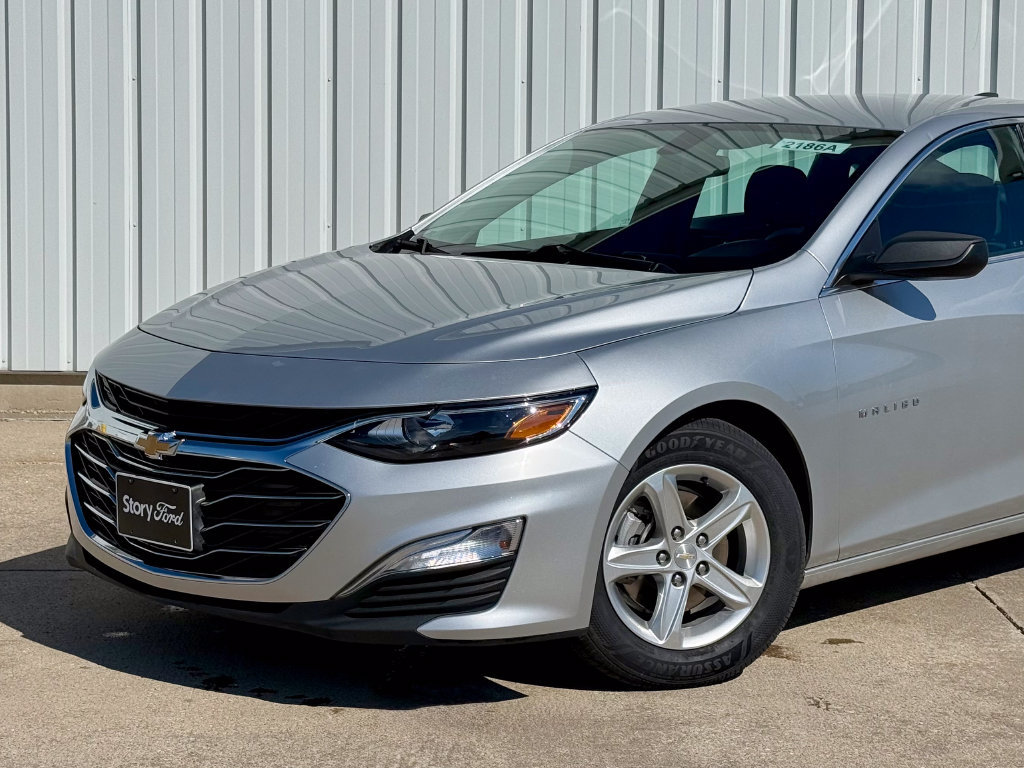 Used 2020 Chevrolet Malibu LS FWD image 2