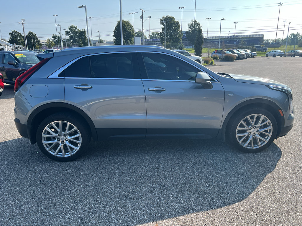 Used 2023 Cadillac XT4 Luxury w/ Cold Weather Package FWD image 8