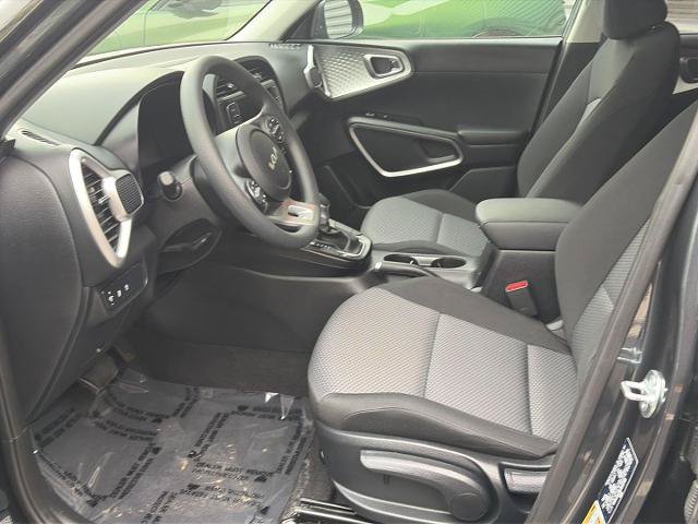 Used 2025 Kia Soul LX w/ LX Technology Package FWD image 29