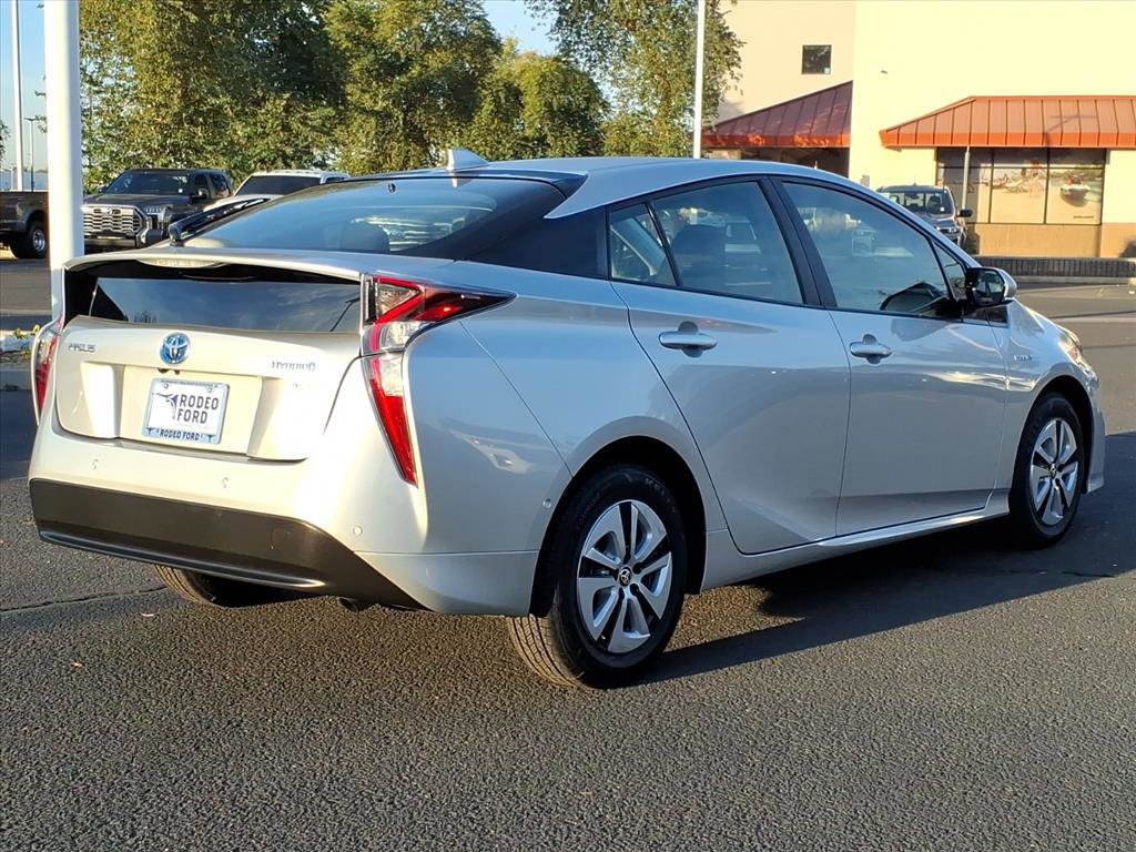 Used 2017 Toyota Prius Three image 3