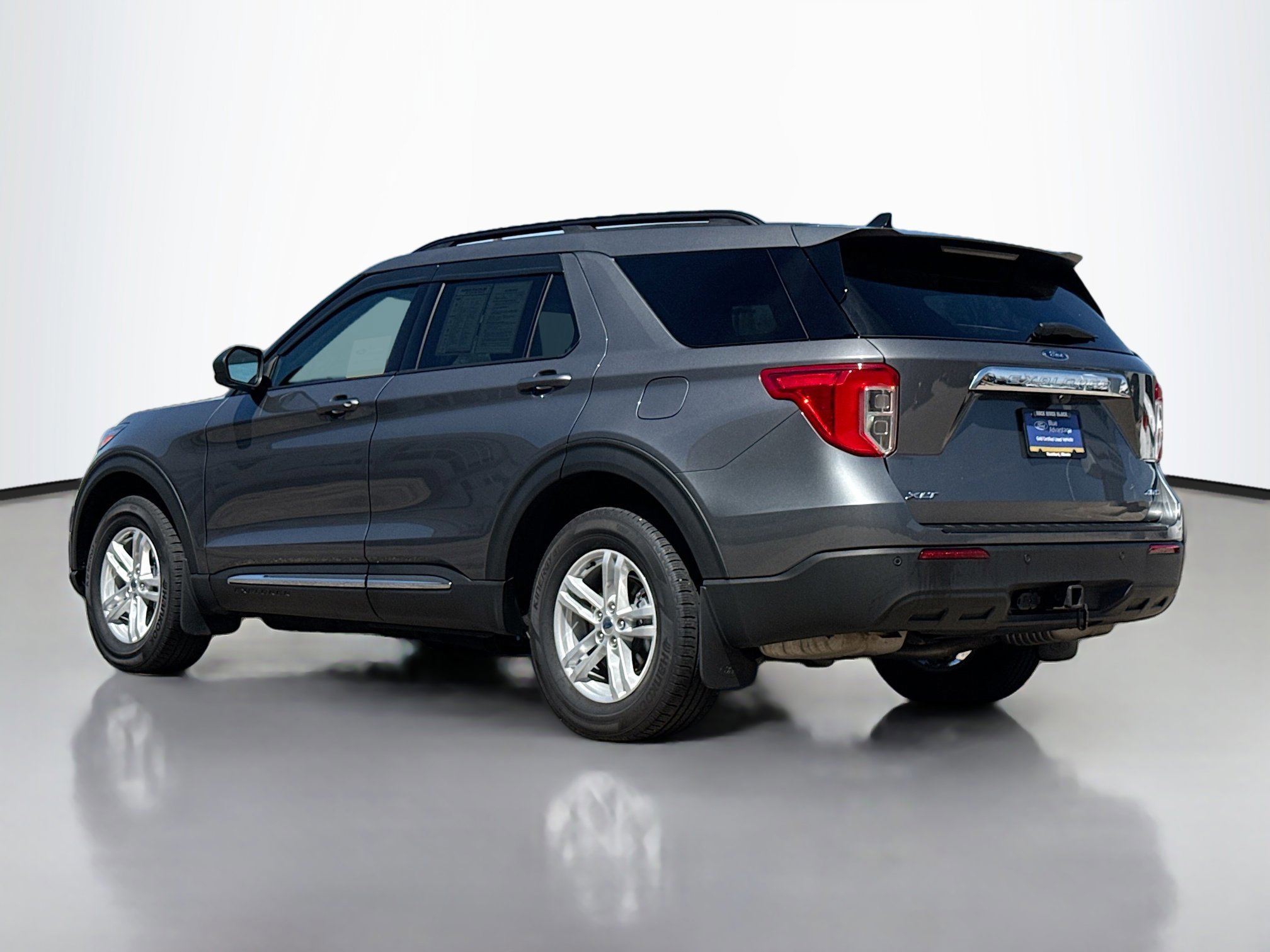 Certified 2024 Ford Explorer XLT w/ Class IV Trailer Tow Package image 2