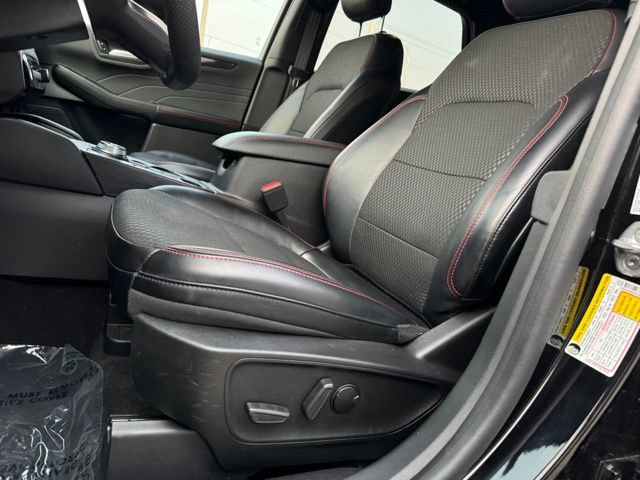 Certified 2023 Ford Escape ST-Line w/ Tech Pack #1 AWD/4WD image 6