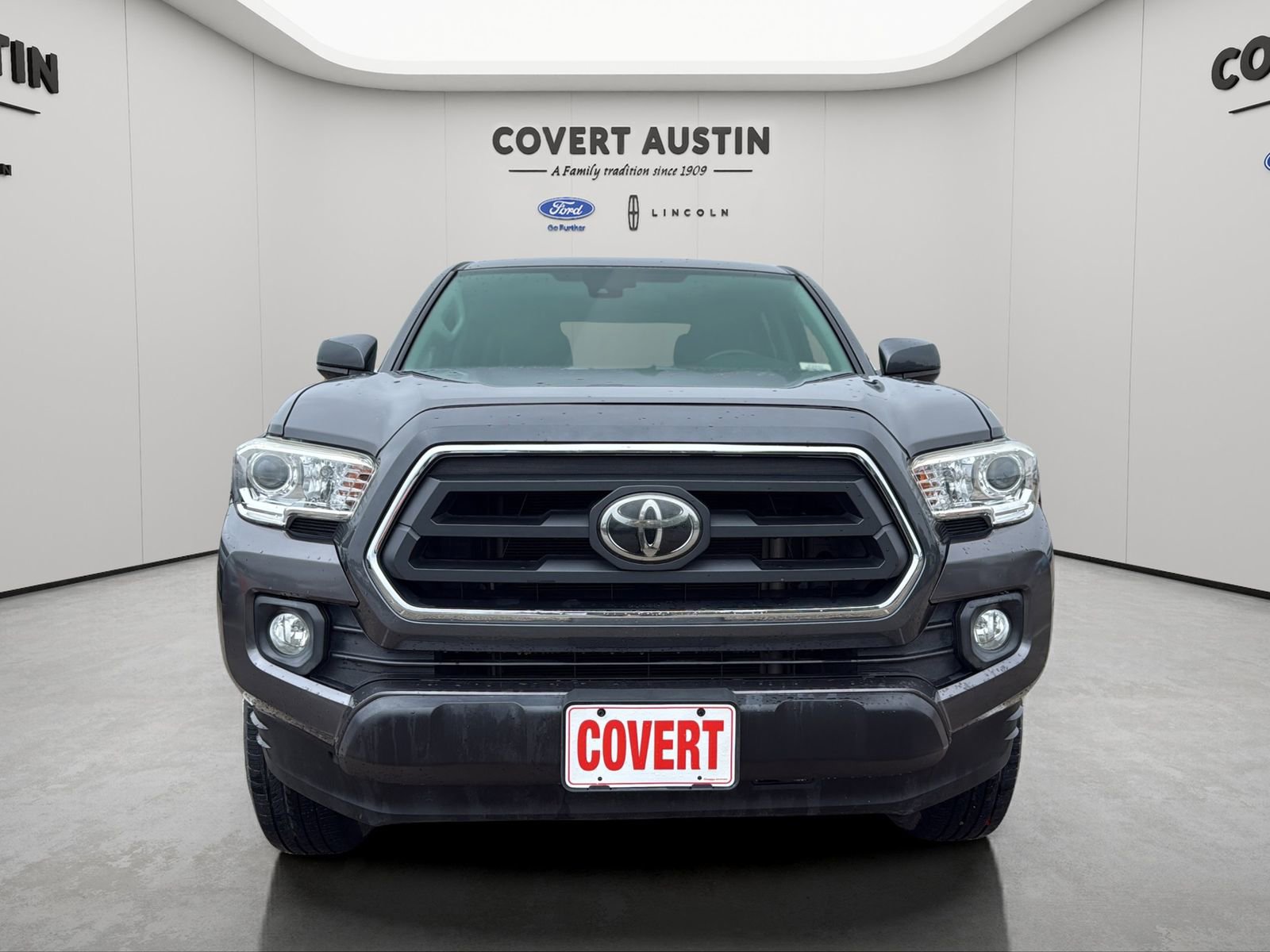 Used 2020 Toyota Tacoma SR5 w/ SR5 Appearance Package (SM) RWD image 8