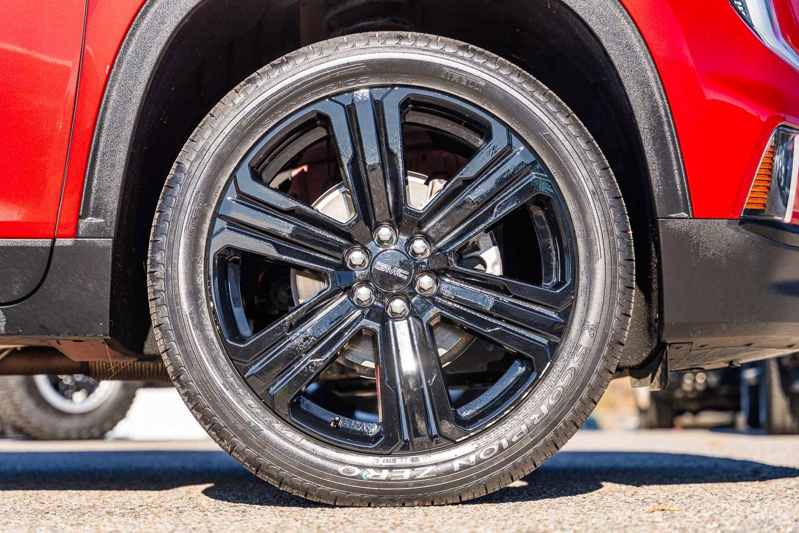 Used 2024 GMC Acadia Elevation w/ Black Edition image 9