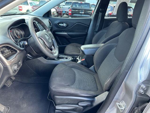 Used 2019 Jeep Cherokee Latitude w/ Popular Appearance Group FWD image 14