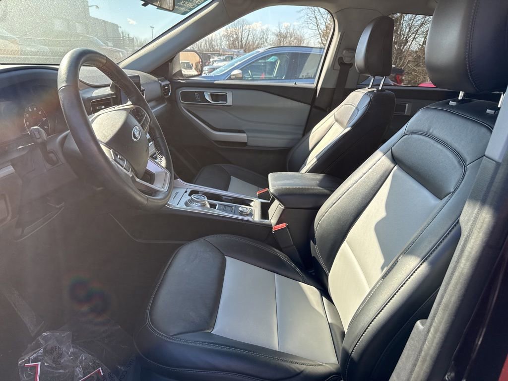 Certified 2022 Ford Explorer XLT w/ Equipment Group 202A image 6
