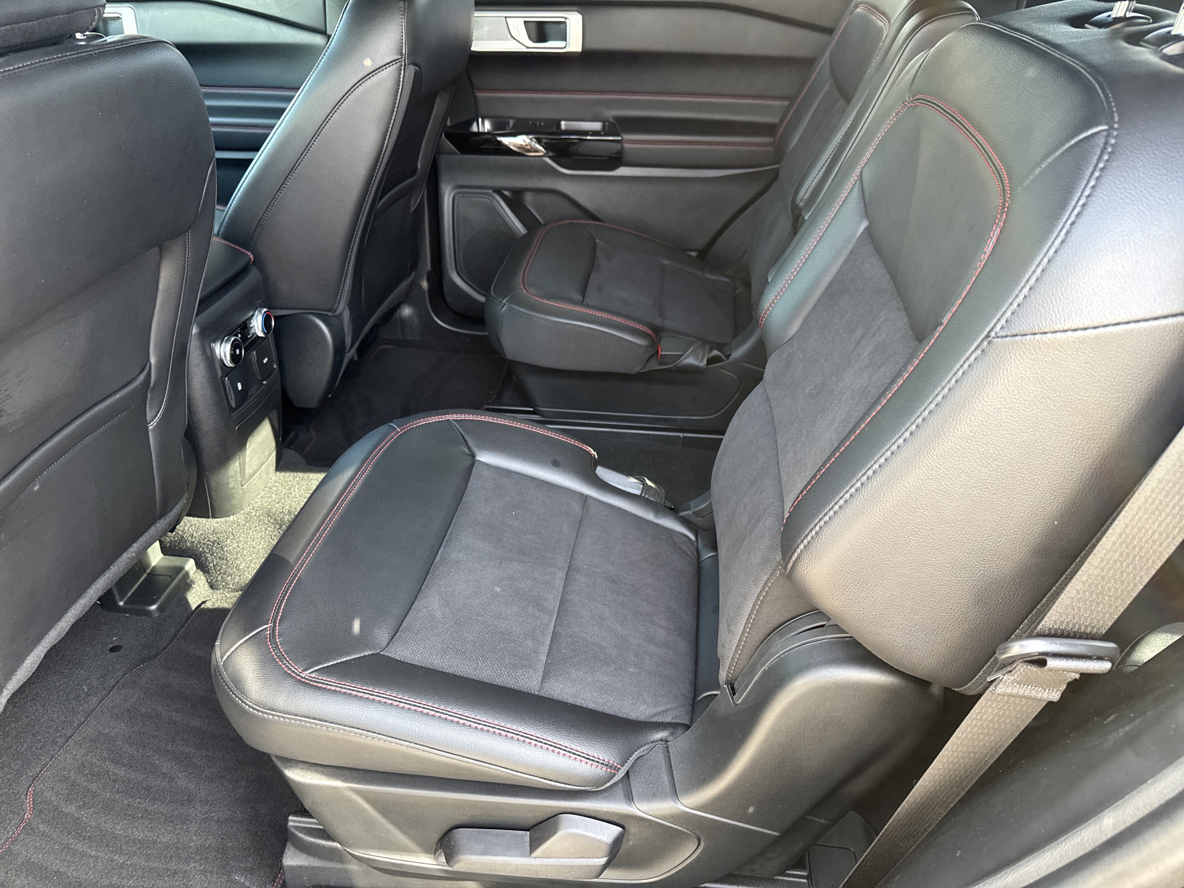 Certified 2024 Ford Explorer ST-Line w/ Class IV Trailer Tow Package image 11