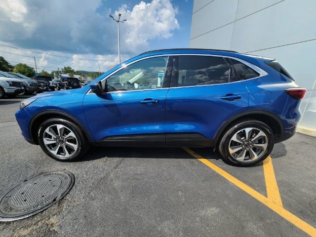 Certified 2023 Ford Escape Platinum w/ Premium Technology Package AWD/4WD image 4