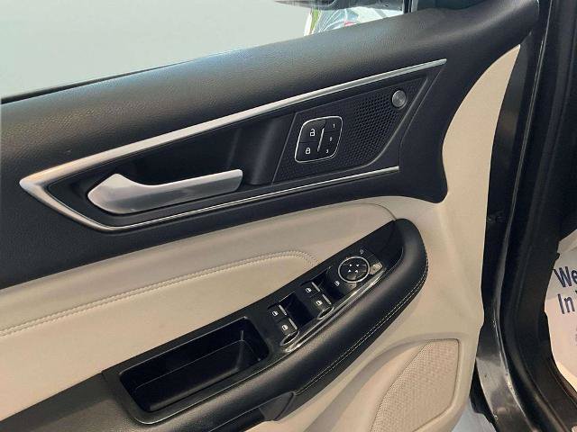 Certified 2019 Ford Edge Titanium w/ Cold Weather Package AWD/4WD image 16