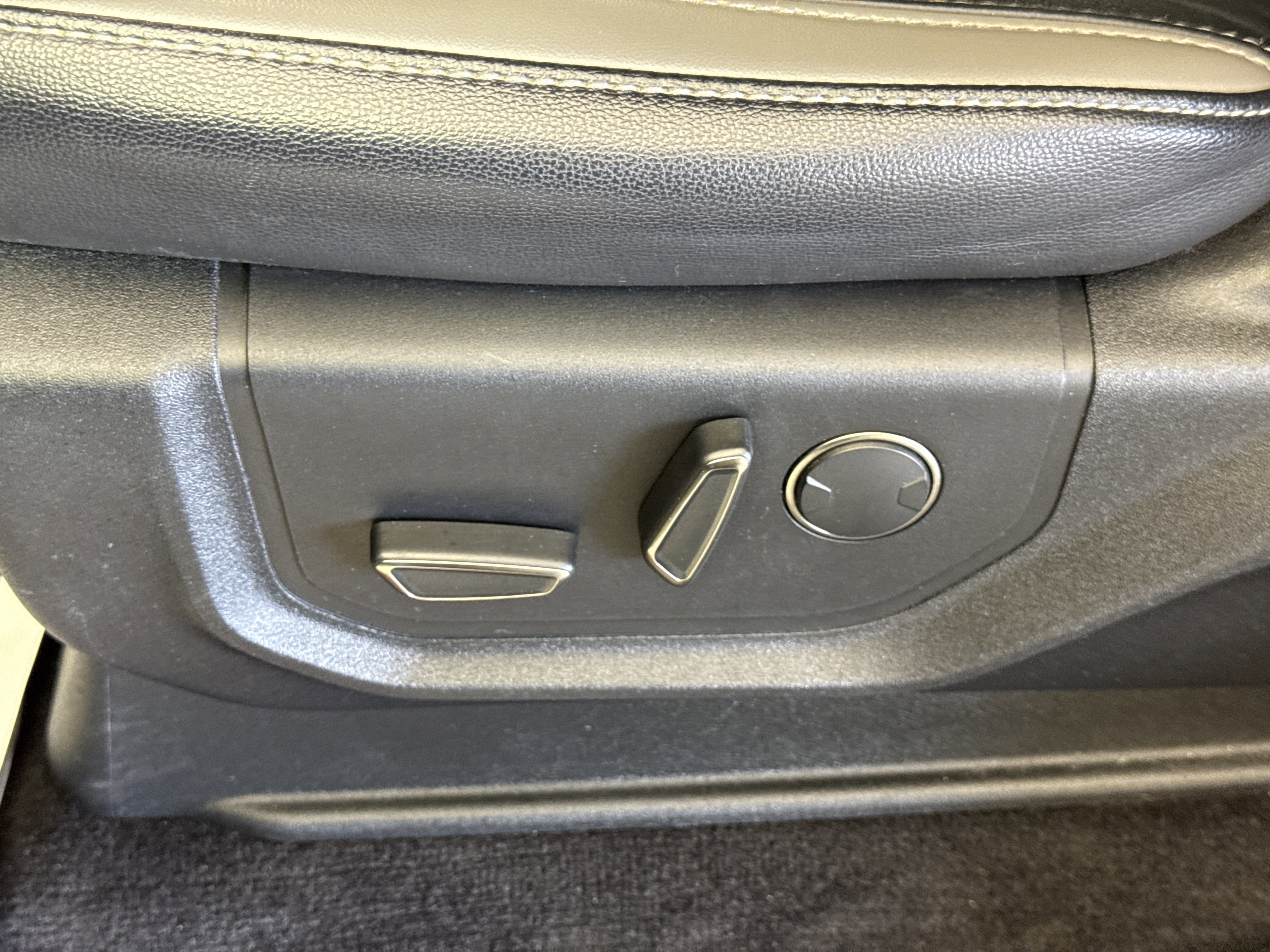 Certified 2018 Ford F150 Raptor w/ Equipment Group 802A Luxury image 17