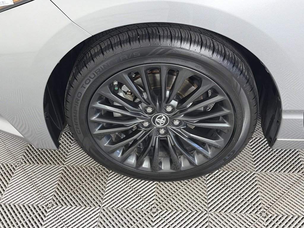 Used 2019 Toyota Avalon XSE image 8