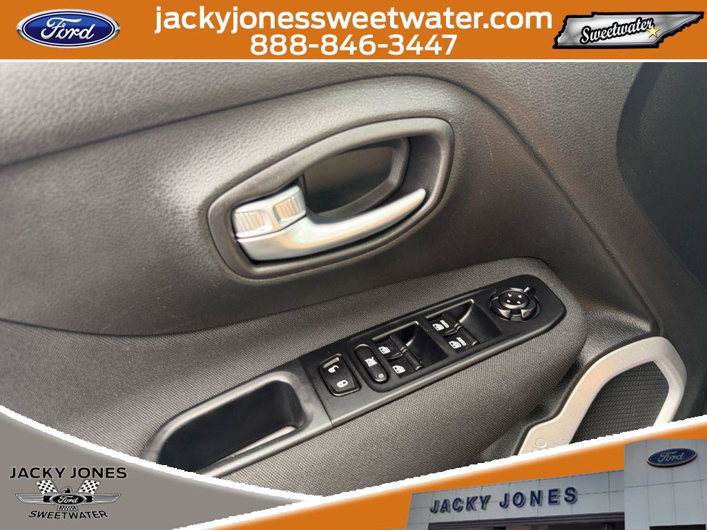 Used 2021 Jeep Renegade Latitude AWD/4WD image 17