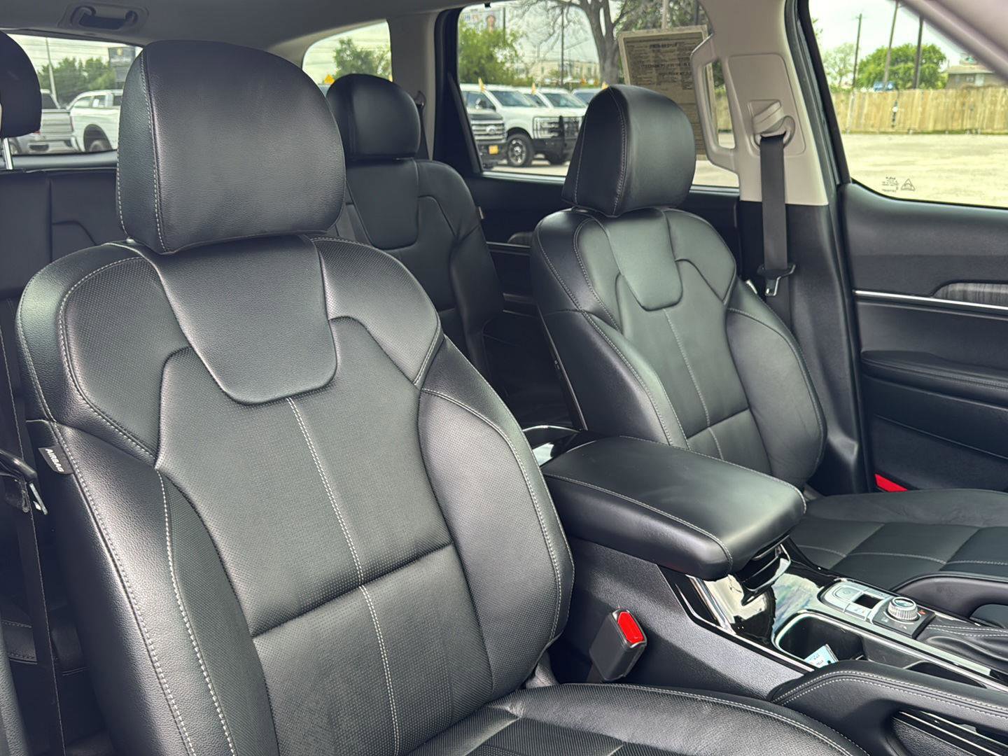 Used 2025 Kia Telluride EX image 31