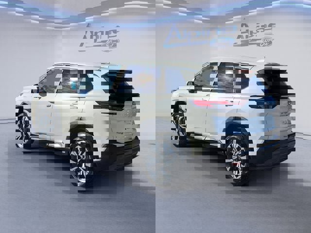 Used 2023 Nissan Rogue SV image 3