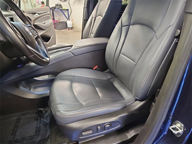 Used 2022 Buick Enclave Essence image 16