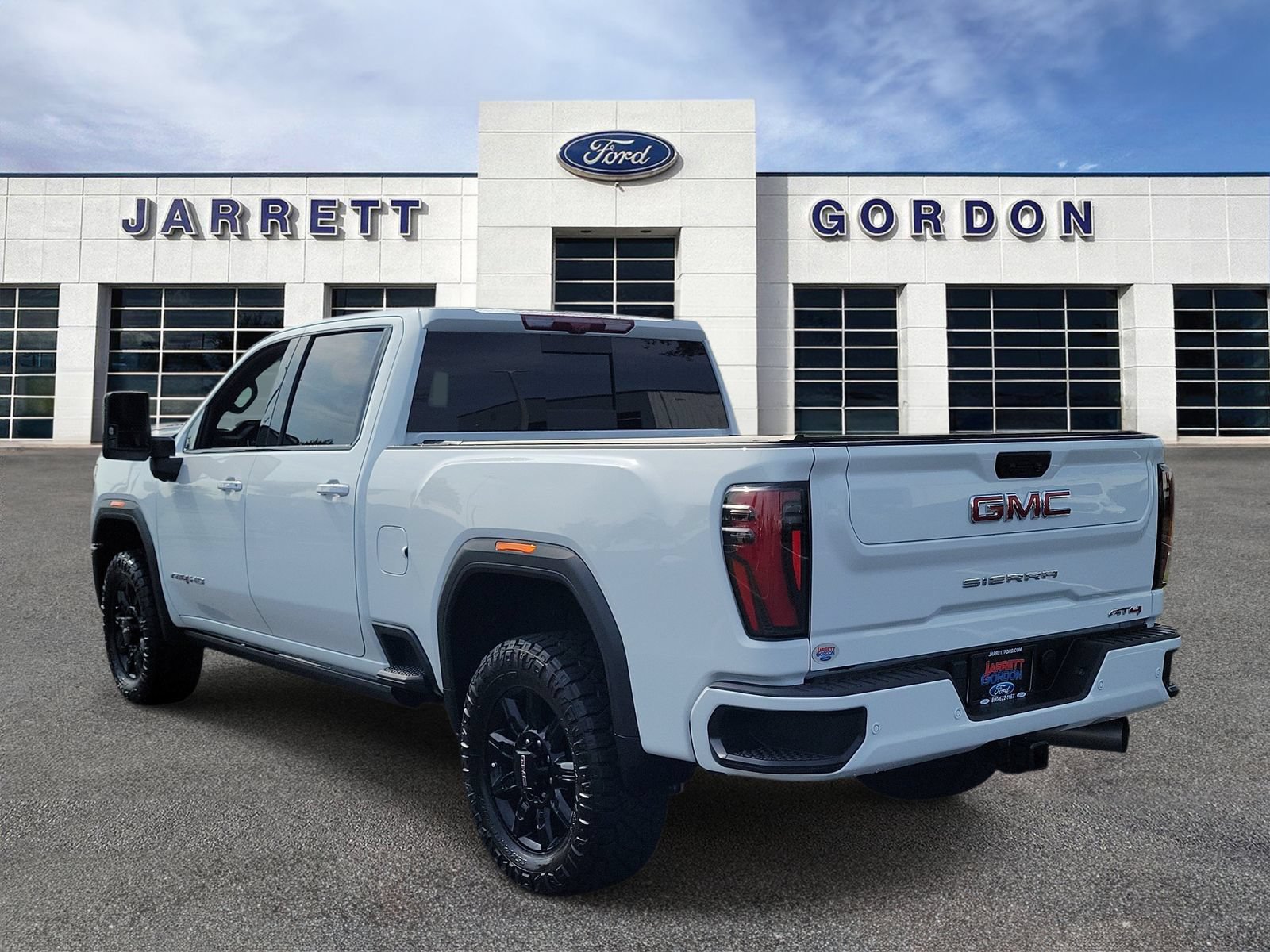 Used 2024 GMC Sierra 2500 AT4 w/ AT4 Premium Plus Package AWD/4WD image 3