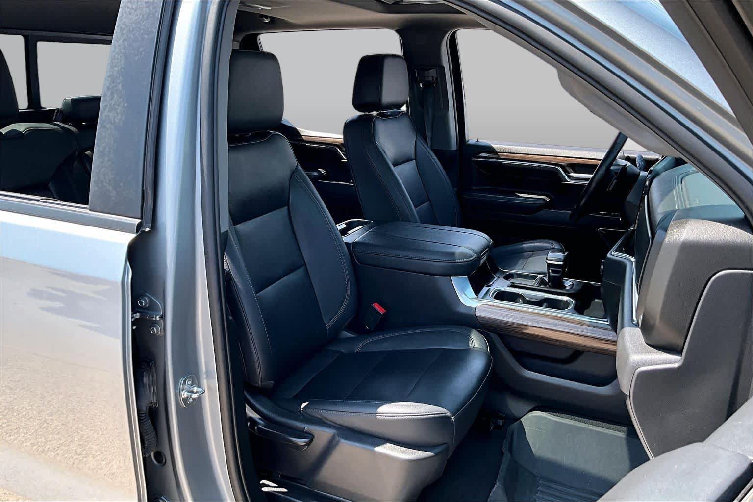 Used 2024 Chevrolet Silverado 1500 LT Trail Boss w/ LT Trail Boss Premium Package AWD/4WD image 9