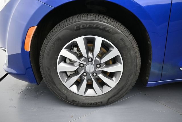 Used 2020 Chrysler Pacifica Limited FWD image 9
