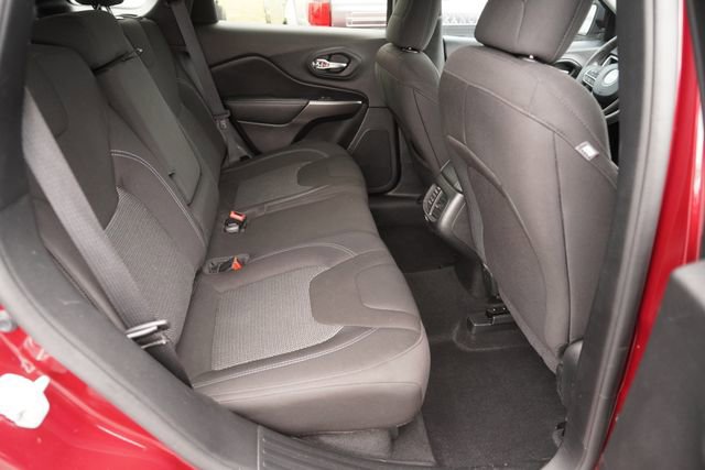 Used 2020 Jeep Cherokee Latitude FWD image 15