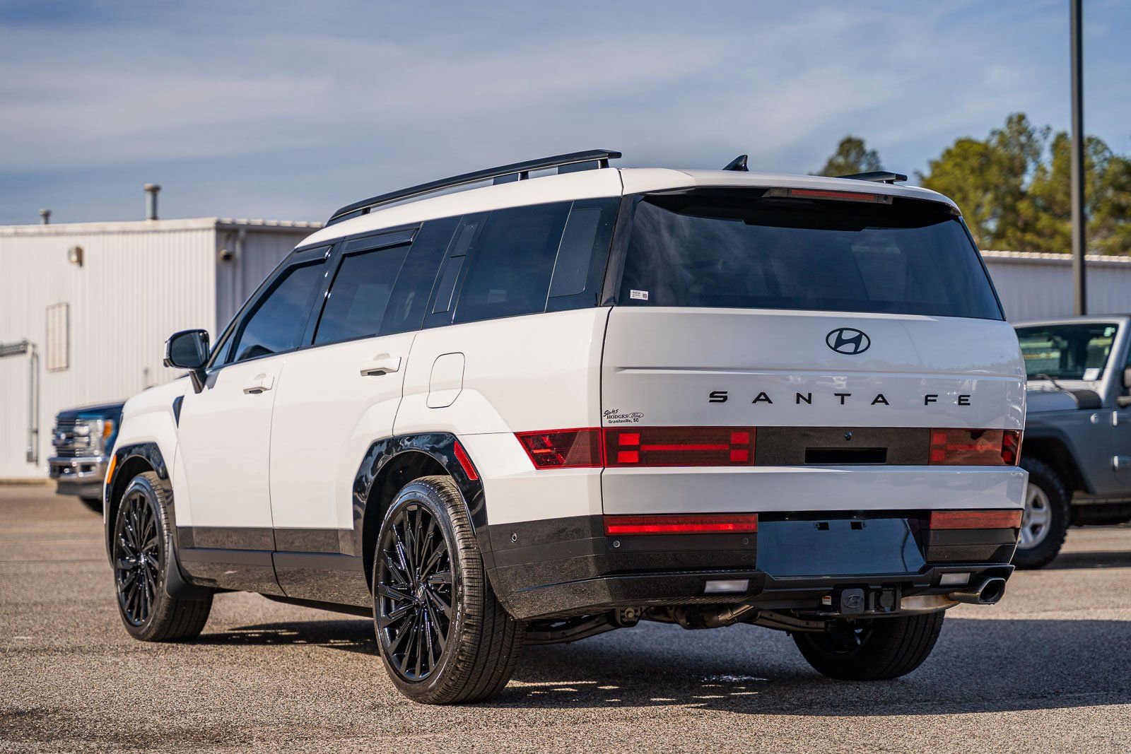 Used 2025 Hyundai Santa Fe Calligraphy w/ Tow & Go Package image 3