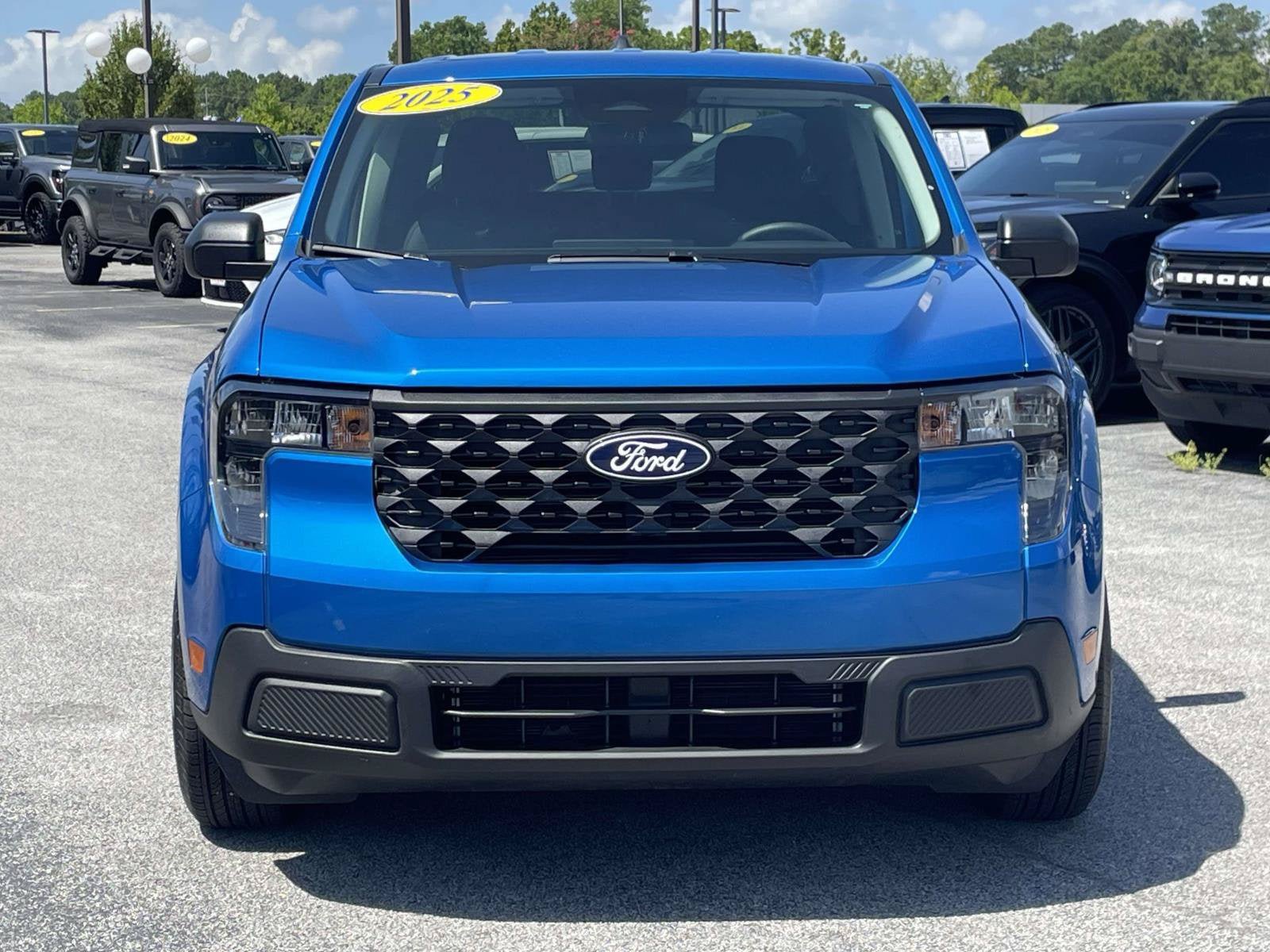 Certified 2025 Ford Maverick XL FWD image 8