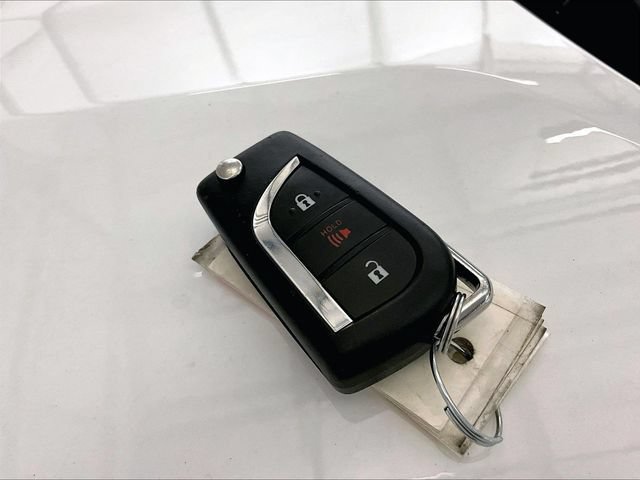 Used 2021 Toyota RAV4 LE AWD/4WD image 9