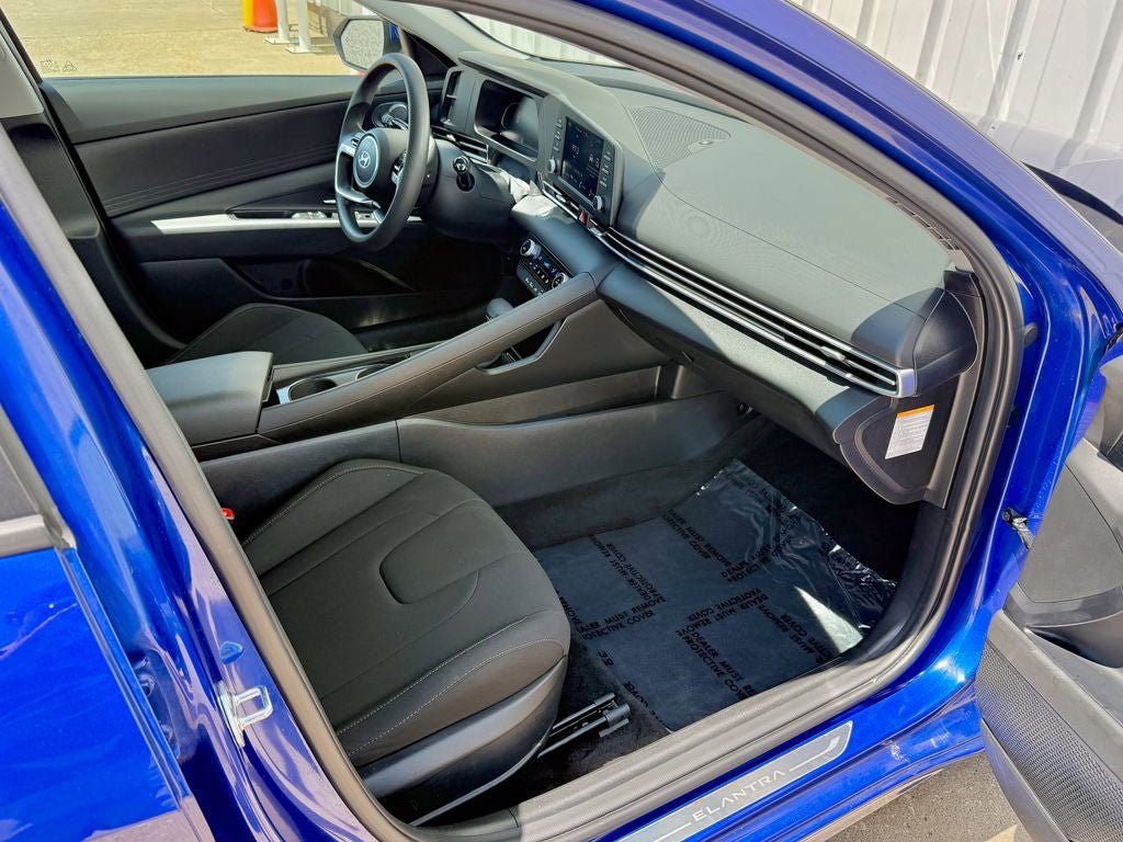 Used 2025 Hyundai Elantra Hybrid FWD image 19