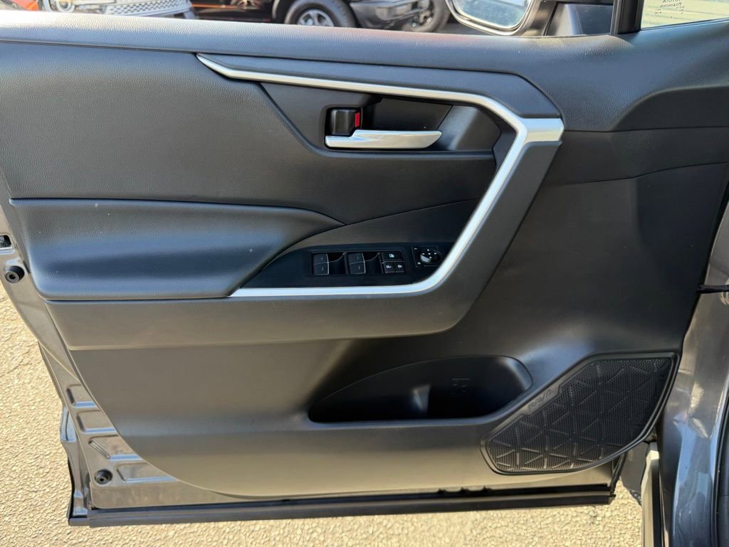 Used 2023 Toyota RAV4 XLE Premium image 14
