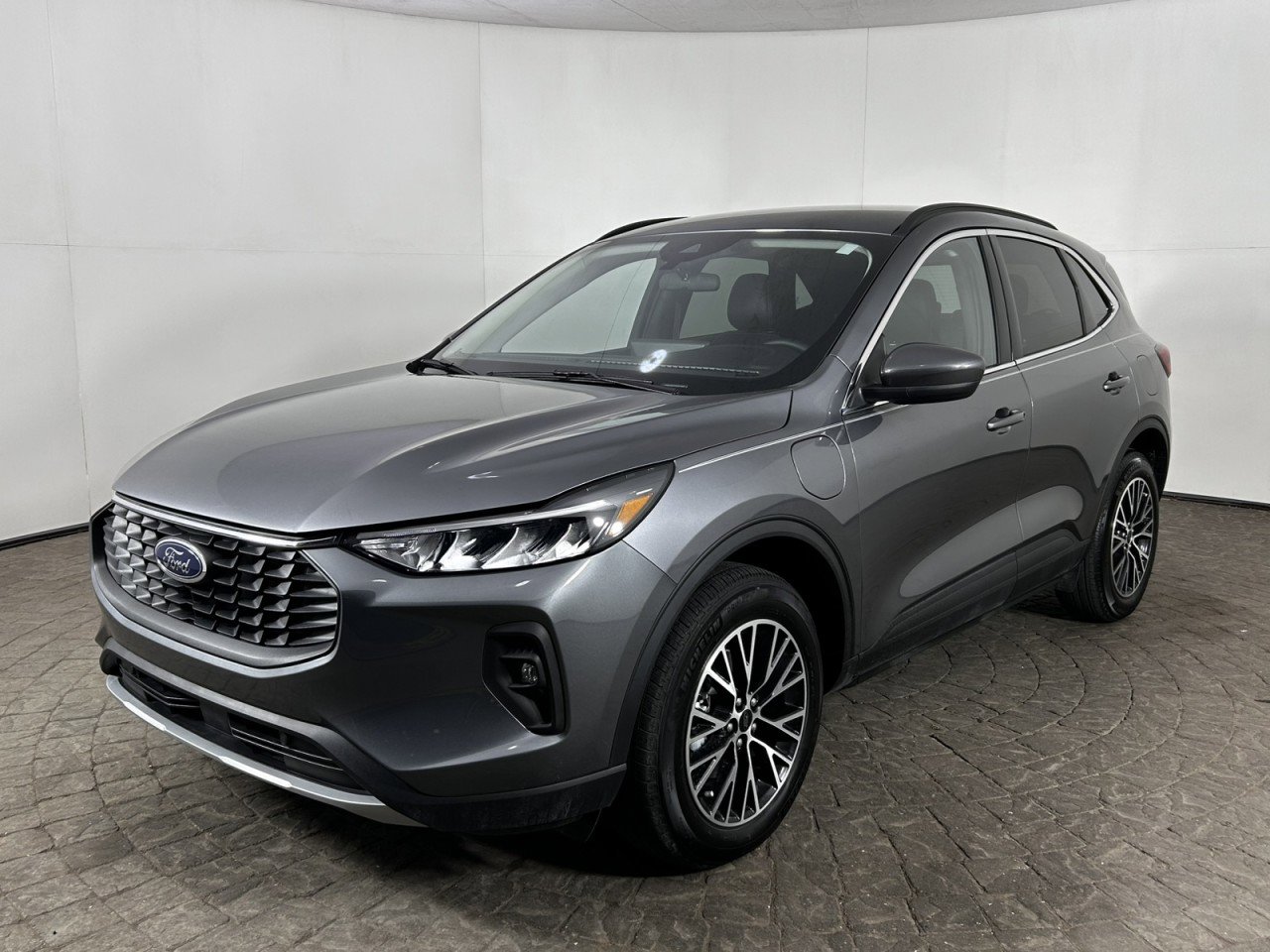 Certified 2025 Ford Escape SE FWD image 3