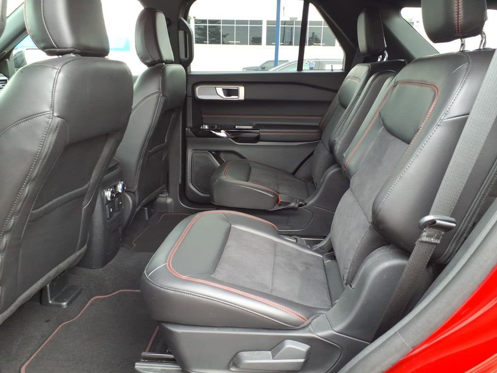 Certified 2024 Ford Explorer ST-Line w/ Class IV Trailer Tow Package image 12